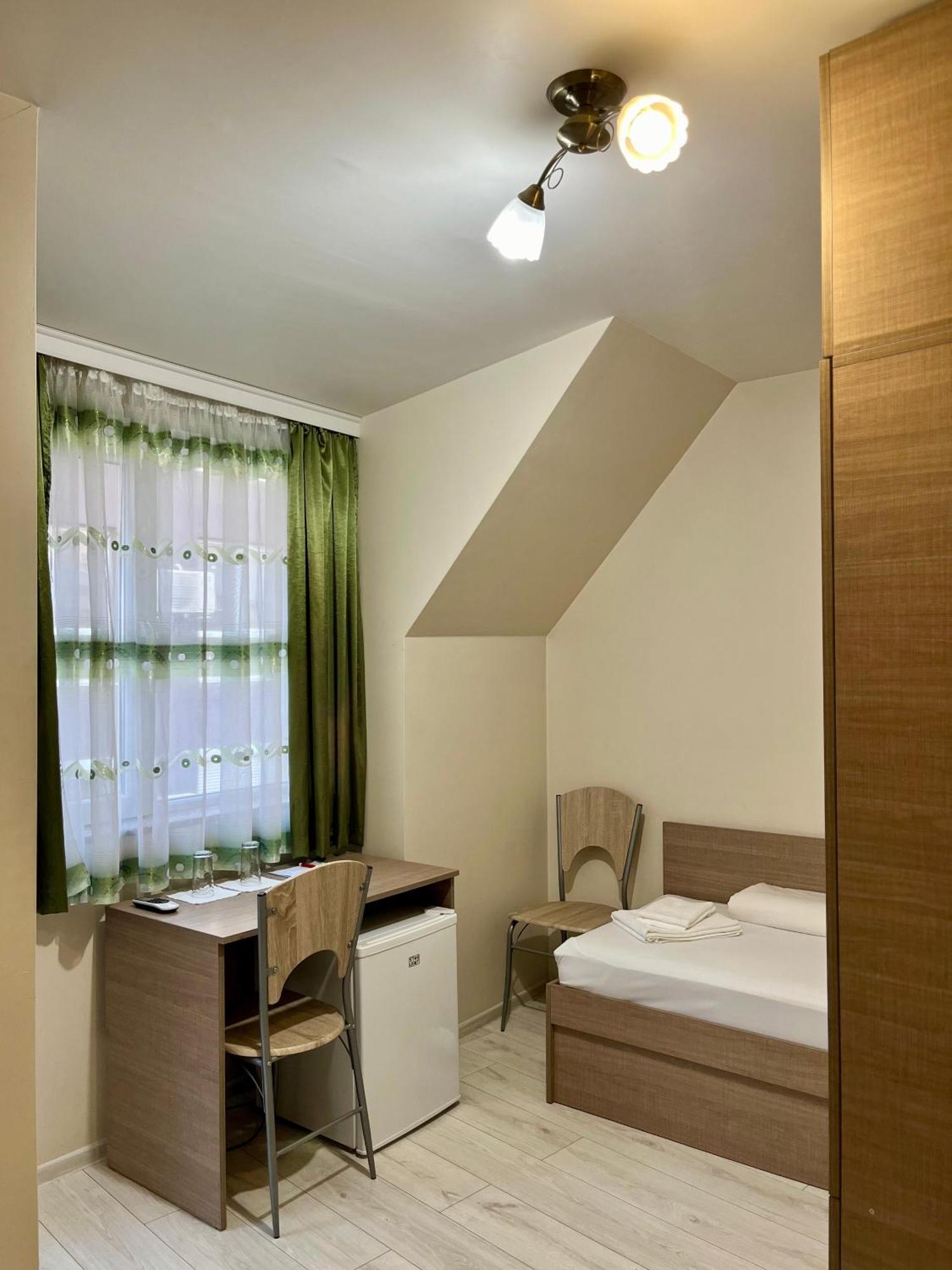 Хостел Атлас - Hostel Atlas บลาโกเอฟกราด ภายนอก รูปภาพ