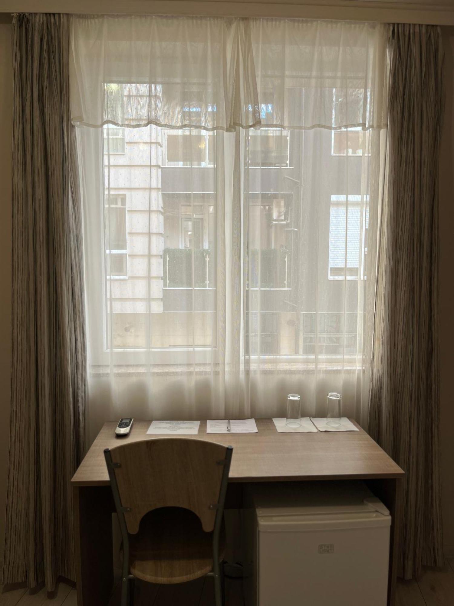 Хостел Атлас - Hostel Atlas บลาโกเอฟกราด ภายนอก รูปภาพ
