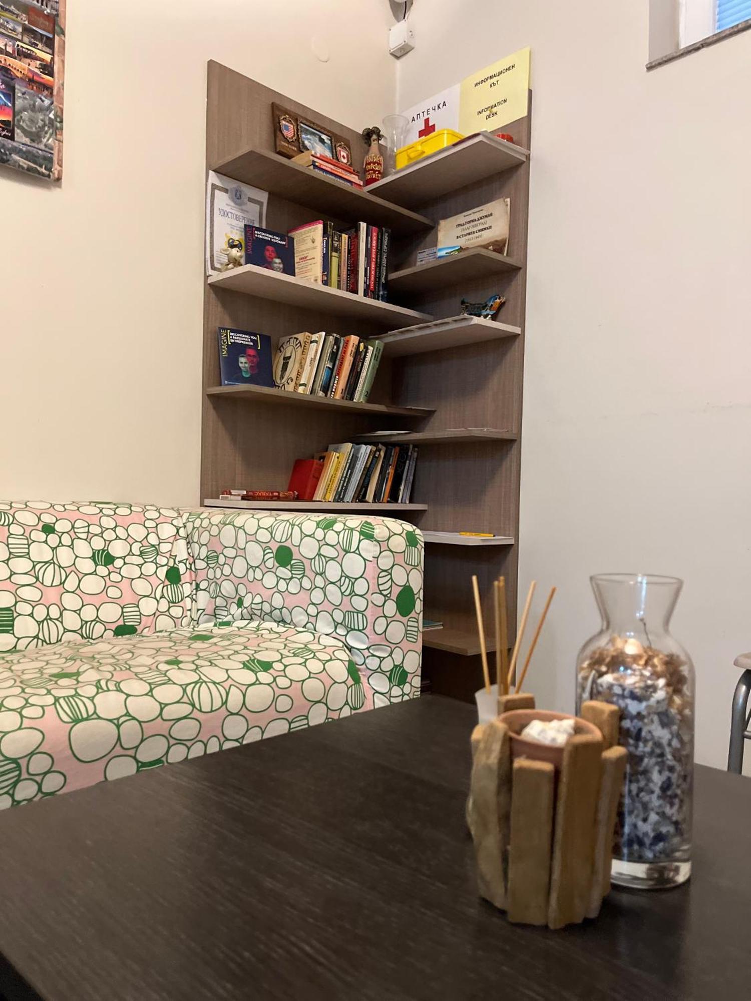Хостел Атлас - Hostel Atlas บลาโกเอฟกราด ภายนอก รูปภาพ
