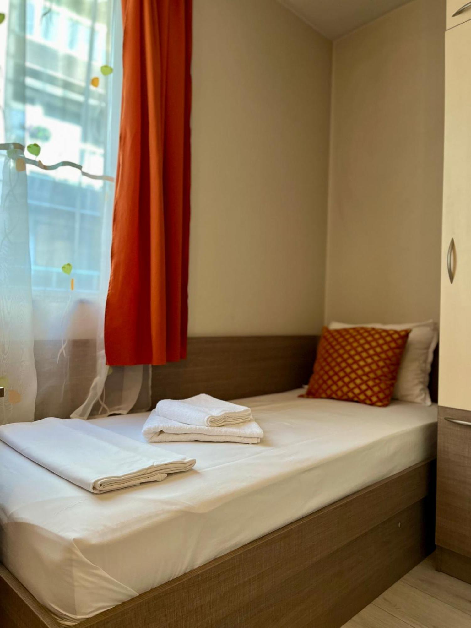 Хостел Атлас - Hostel Atlas บลาโกเอฟกราด ภายนอก รูปภาพ